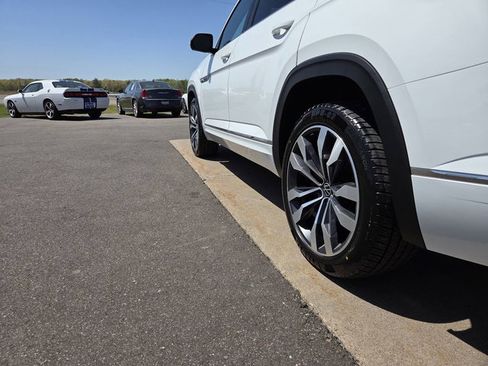 Used 2021 Volkswagen Atlas SEL R-Line AWD/4WD image 10