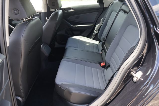 Certified 2025 Volkswagen Jetta SE FWD image 14