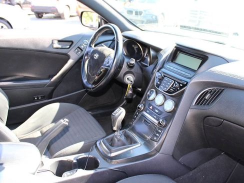 Used 2013 Hyundai Genesis 2.0T RWD image 12