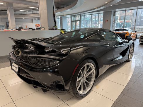 New 2026 McLaren 750S image 5