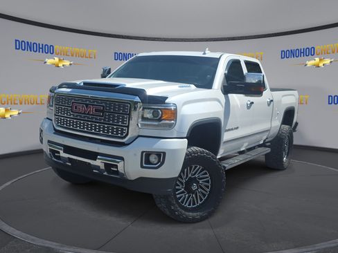 Used 2018 GMC Sierra 2500 Denali w/ Duramax Plus Package AWD/4WD image 4