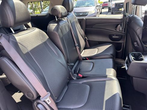 Used 2025 Kia Carnival SX Prestige FWD image 33