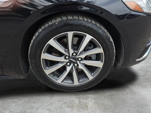 Used 2020 Lincoln Continental w/ Convenience Package FWD image 24