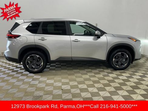 Used 2025 Nissan Rogue SV FWD image 4