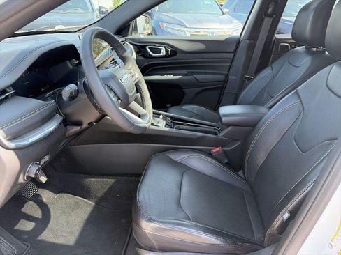 Used 2023 Jeep Compass High Altitude AWD/4WD image 16