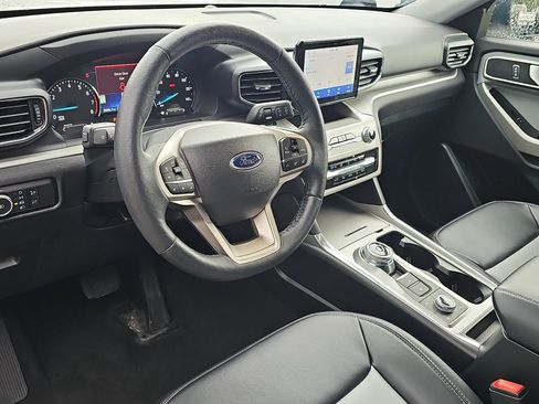 Used 2023 Ford Explorer XLT w/ Equipment Group 202A AWD/4WD image 17
