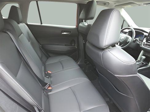 Used 2022 Toyota Corolla Cross XLE image 14