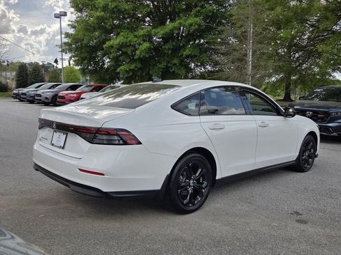 Certified 2025 Honda Accord SE image 6