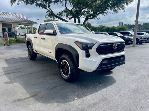 Used 2025 Toyota Tacoma TRD Off-Road AWD/4WD image 7