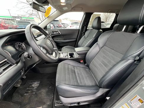 Used 2024 Mitsubishi Outlander SE image 19
