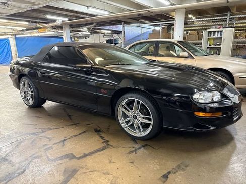 Used 2001 Chevrolet Camaro Z28 w/ SS Performance/Appearance Pkg RWD image 5