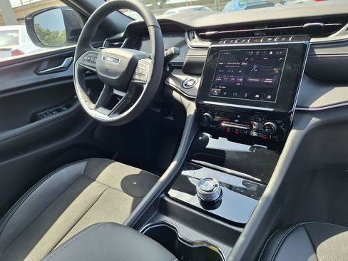 New 2024 Jeep Grand Cherokee L Altitude RWD image 25