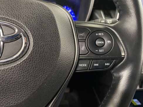 Used 2022 Toyota Corolla Cross XLE w/ Black Badges Package (TMS) image 23