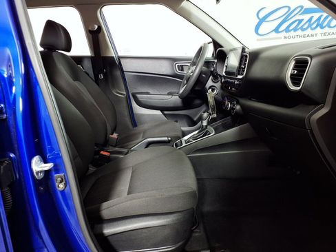 Used 2021 Hyundai Venue SE FWD image 12