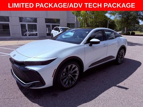 Used 2025 Toyota Crown w/ Advanced Technology Package AWD/4WD image 3