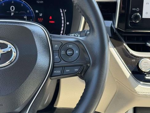 Used 2024 Toyota Corolla Cross XLE w/ Convenience Package image 22