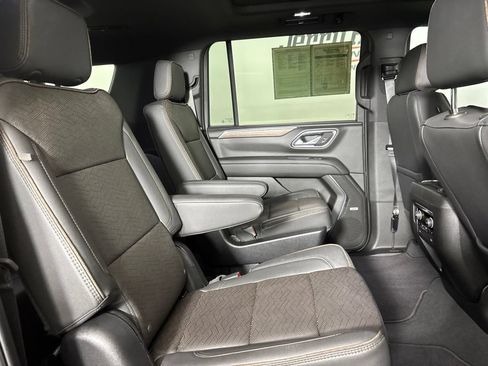Used 2024 Chevrolet Suburban High Country RWD image 32