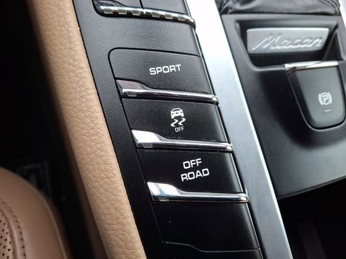 Used 2019 Porsche Macan image 26