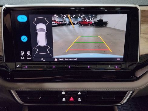 Used 2024 Volkswagen Atlas SE w/ Panoramic Sunroof Package image 37