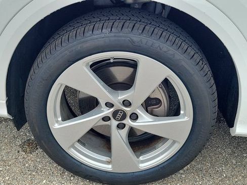 Certified 2025 Audi Q5 Premium Plus w/ Premium Plus AWD/4WD image 9