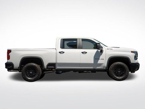 New 2026 Chevrolet Silverado 2500 ZR2 AWD/4WD image 5