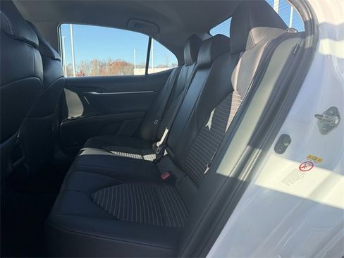 Used 2019 Toyota Camry SE image 15
