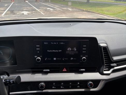 Used 2025 Kia Sportage LX FWD image 17
