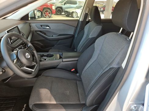 Used 2022 Nissan Rogue SV image 26