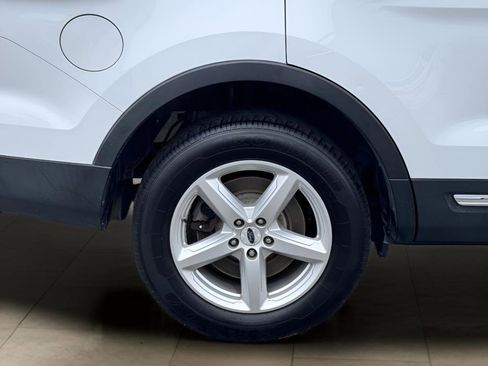 Used 2016 Ford Explorer XLT AWD/4WD image 37