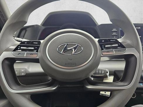 Used 2023 Hyundai Elantra SE w/ Cargo Package image 21