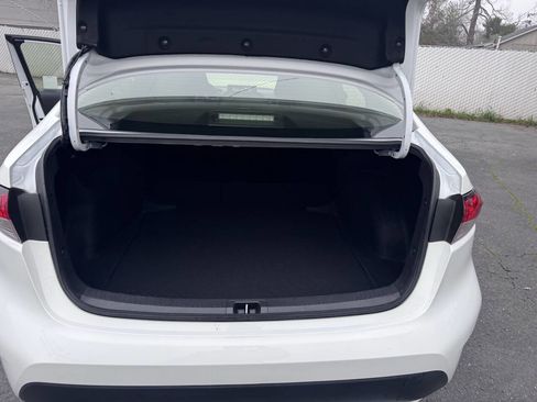 Used 2022 Toyota Corolla LE image 19