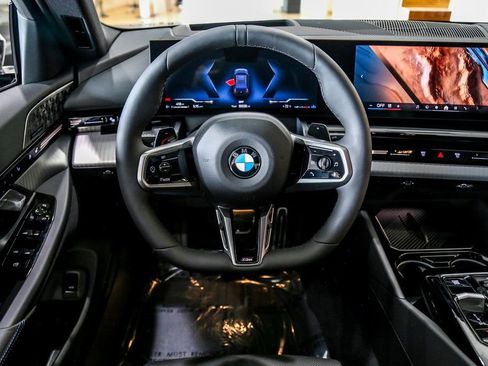 Used 2026 BMW 530i xDrive w/ M Sport Package image 7