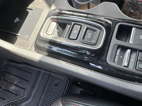 Used 2025 Honda Pilot Black Edition image 11