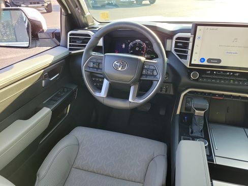 Used 2025 Toyota Sequoia Limited AWD/4WD image 16