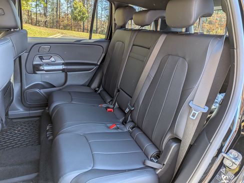 Used 2026 Mercedes-Benz GLB 250 image 32