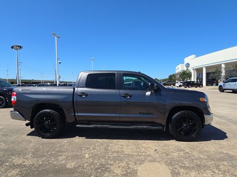 Used 2018 Toyota Tundra SR5 w/ SR5 Upgrade Package RWD image 2