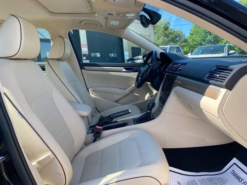 Used 2018 Volkswagen Passat 2.0T SE image 26