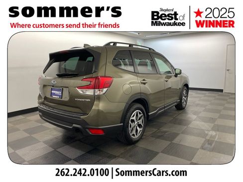 Certified 2023 Subaru Forester Premium image 5
