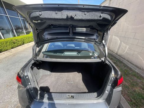 Used 2025 Nissan Versa SV image 29