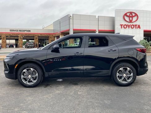 Used 2025 Chevrolet Blazer LT image 9