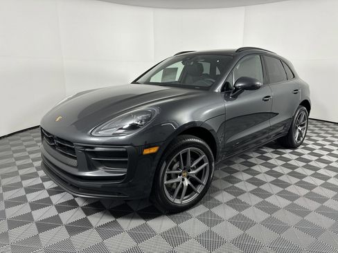 Certified 2025 Porsche Macan image 1