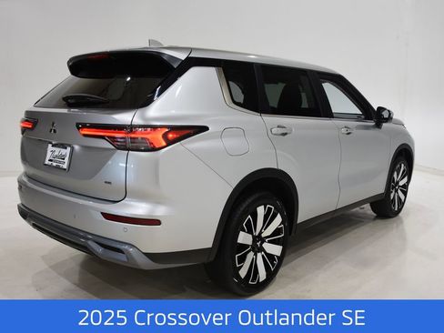 New 2025 Mitsubishi Outlander SE image 4
