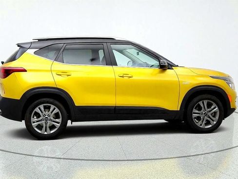 Used 2023 Kia Seltos S w/ Navigation Package AWD/4WD image 4