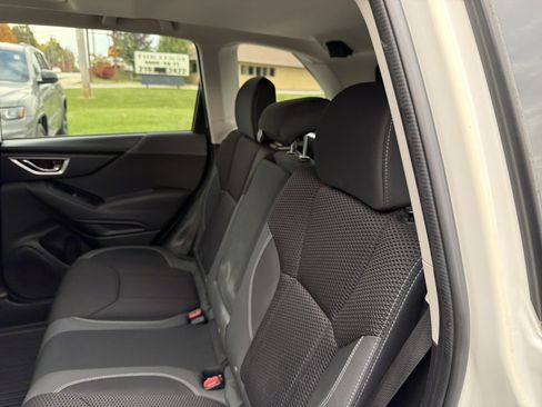 Used 2019 Subaru Forester Premium image 31