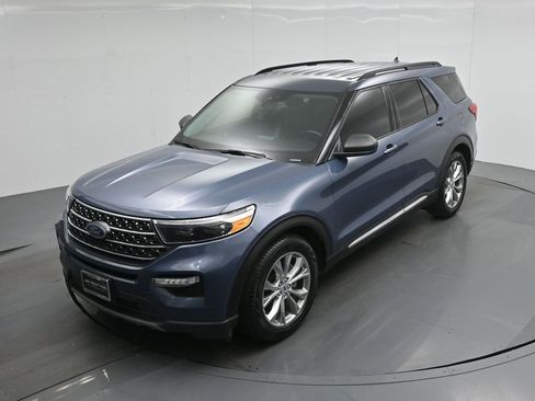 Used 2021 Ford Explorer XLT w/ Equipment Group 202A image 38