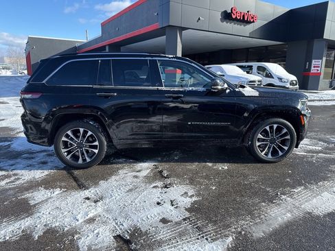 Used 2023 Jeep Grand Cherokee Overland image 2