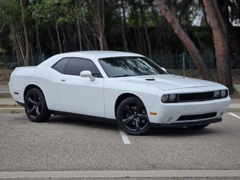 Used 2014 Dodge Challenger SXT Plus w/ Harman/Kardon Audio Group RWD image 3