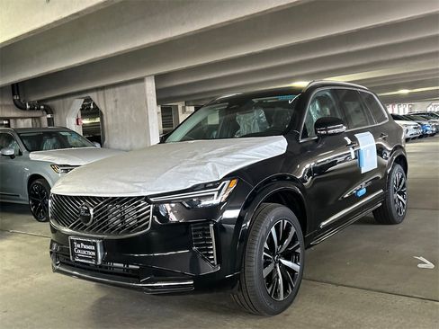 New 2026 Volvo XC90 B5 Core image 5
