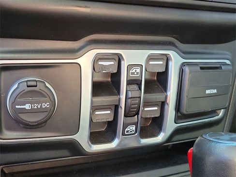 Used 2022 Jeep Wrangler Unlimited Sahara w/ Cold Weather Group image 27