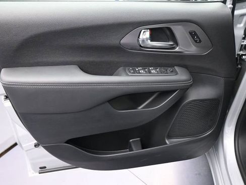New 2026 Chrysler Pacifica Select AWD/4WD image 25